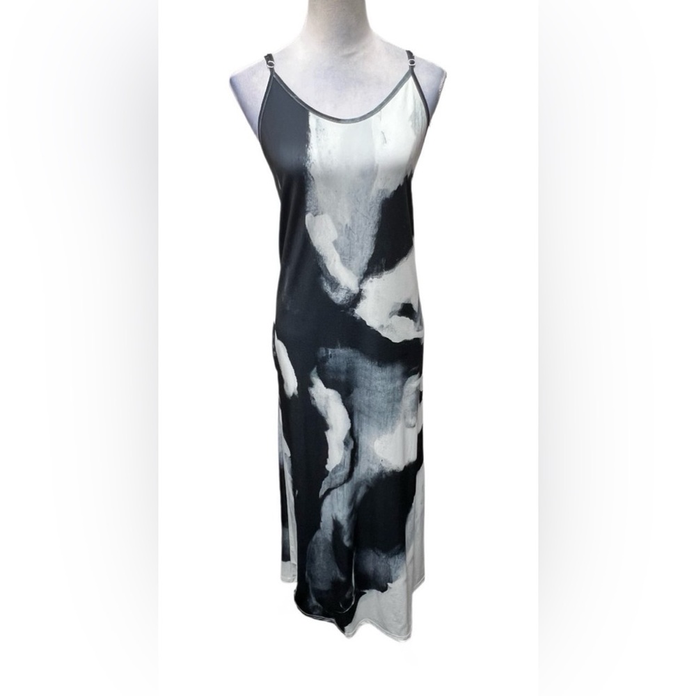 Beyond This Plane Sleeveless B&W Abstract Maci Dress (NWT) Size: Small